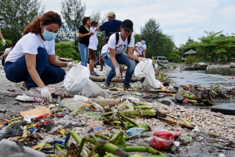 Connecting the dots: Innovative solutions to reduce plastic waste and mitigate climate change impacts