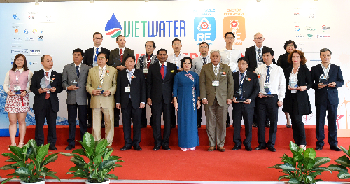 Representatives at the opening day of the eighth Vietwater and the second RE & EE Vietnam 2016 Expo & Forum in Ho Chi Minh City.