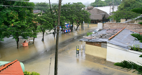 Floods greatly impact the densely-populated Jakarta, and affects the lives and livelihoods of the local community. © Shutterstock / photopixel