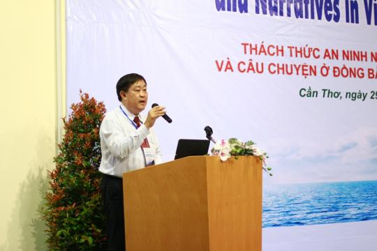 Ha Thanh Toan, rector of Can Tho University, delivers a speech at an international workshop on Mekong water security risks Vietnam very concerned about impacts from dams