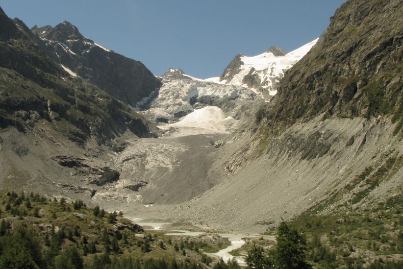 The Mont Mine glacier in the Swiss Alps has suffered visible damage from melting triggered by climate change. Photo Credit: Wikimedia Commons