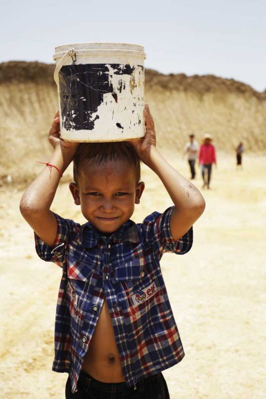 A boy in O’beichoan commune carries water. Hong Menea