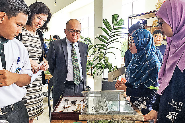 Dr Haji Abdul Manaf bin Haji Metussin, Permanent Secretary at the Ministry of Primary Resources and Tourism, and Marina Laker, High Commissioner of Canada to Brunei Darussalam, tour the exhibition