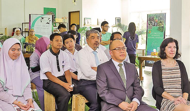 Dr Haji Abdul Manaf and Marina Laker along with guests and students at the event