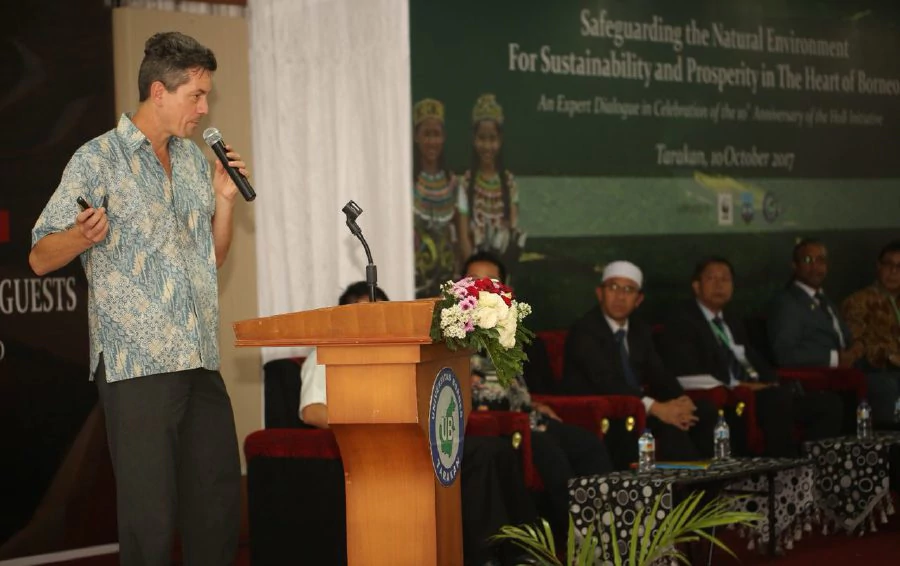 Stephan Wulffaarat of WWF-Indonesia, who is the main author of “The Environmental Status of Borneo 2016”, briefly present the outcome of the joint report. Pix courtesy of WWF-Indonesia