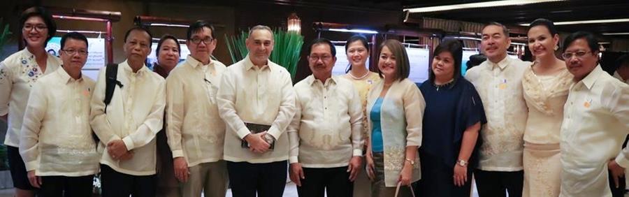 AMIA Consultants and Staff with DA Secretary Emmanuel Pinol at the AMIA Exhibit area, Malacañang, Manila.