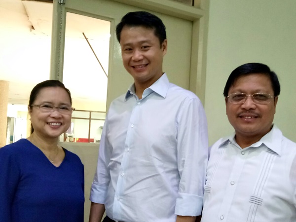 Dr. Lope B. Santos III (right), SEARCA Unit Head for Project Development and Technical Services, with Senator Gatchalian and Dr. Burgos, during the web series taping at the TVUP Studio in Diliman, Quezon City.