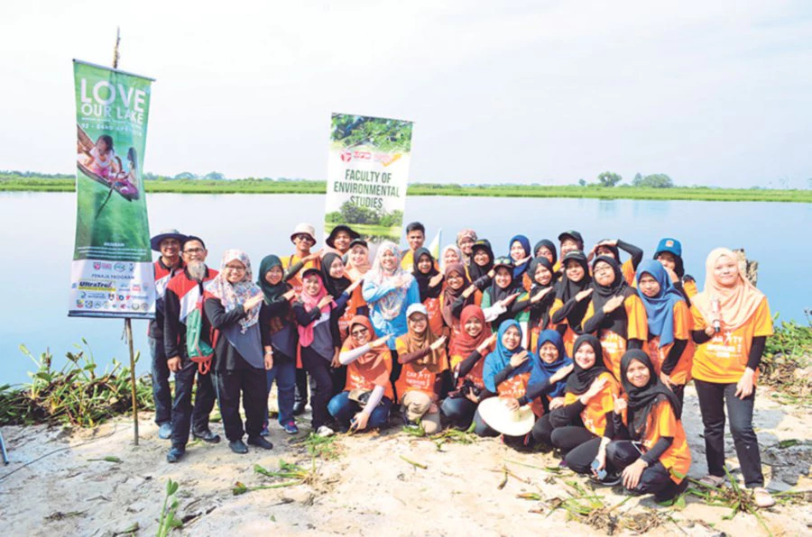 The Universiti Putra Malaysia’s Faculty of Environmental Studies team taking a group picture.