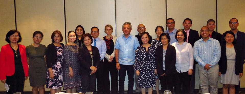The forum participants with SEARCA Director, Dr. Gil C. Saguiguit, Jr. (center), and Dr. Doris Capistrano, Senior Adviser of the ASFCC ( 5th from left first row).