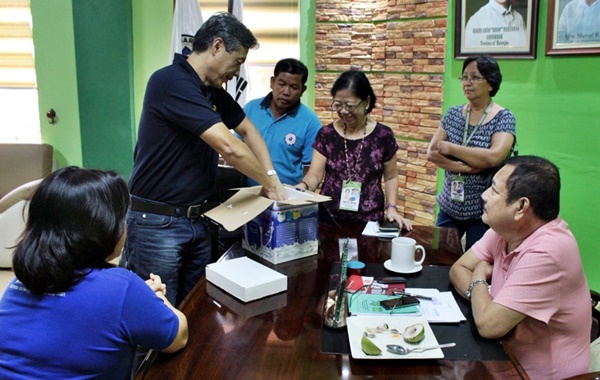 Mr. Edmund Ubaldo (standing, leftmost), Purchaser, turns over the Lactosan Milk Analyzer to the Rosario Dairy Raisers’ Association on 14 March 2018 in the municipal hall of Rosario, Batangas.