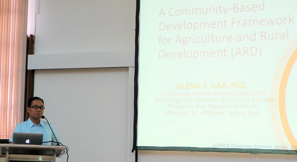 searca-scholar-presents-community-based-framework-agriculture-and-rural-development-02