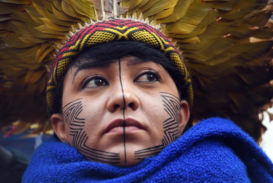 A closer view of one of the indigenous leaders from Brazil holding a demonstration outside the Brazilian embassy in London, Britain, 14 November 2019. (EPA-EFE/FACUNDO ARRIZABALAGA / MANILA BULLETIN)