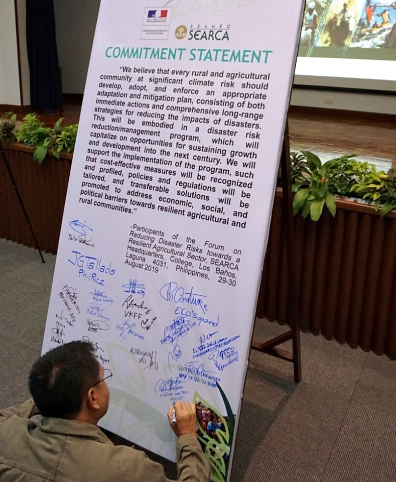 Participants sign the Commitment Statement as their pledge to promote PH agricultural resiliency.