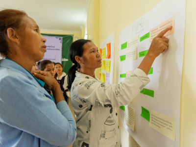 A recent training session held in Srae Ambel, Koh Kong is leading to empowered women in the field of disaster management across the country. Participants work through the disaster management cycle in a group activity at the training. © UNDP Cambodia/Manuth Buth