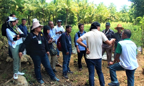 Participants visit the chili pepper farm of Mr. Placido Marjes in Brgy. Sta. Cruz, Guinayangan, Quezon.