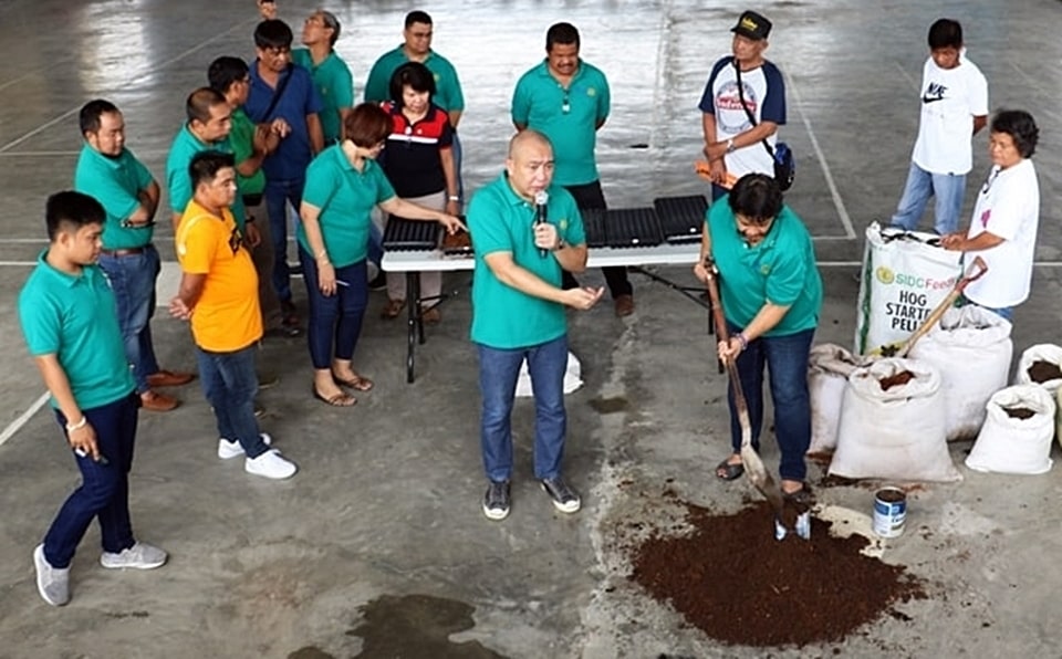 Preparation of mixed soil media consisting of pig manure, coco coir dust, garden, carbonized rice hull.