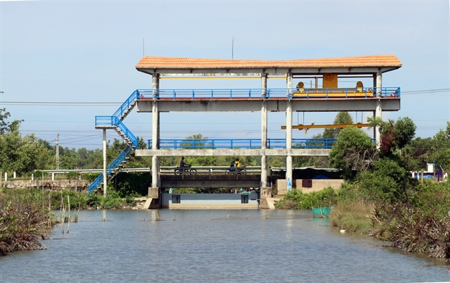 The Ta Luc Sluice prevents saltwater intrusion and stores fresh water for agricultural production in Kien Giang province’s Hon Dat district. (Photo: VNA)
