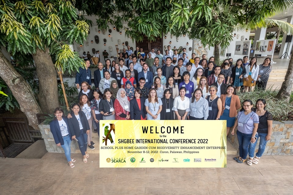 The participants and organizers of the First International Conference on School plus Home Garden cum Biodiversity Enhancement Enterprise (SHGBEE1).