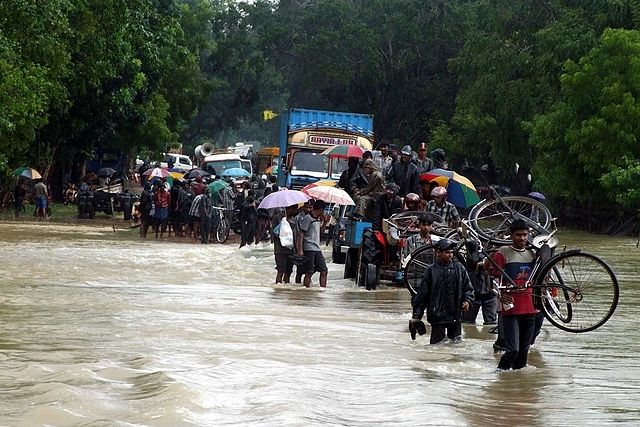 Citizens flee floods in Sri Lanka. Photo by trokilinochchi/Wikimedia Commons