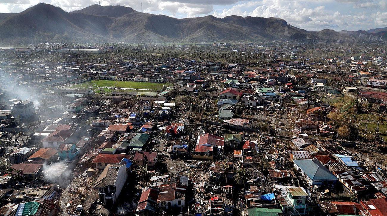 When the Typhoon Yolanda hit land, over 6,000 people lost their lives, some four million lost their homes and, in all, some 14 million were affected in 44 of the Philippines' 81 provinces. Photo: Philippine Daily Inquirer