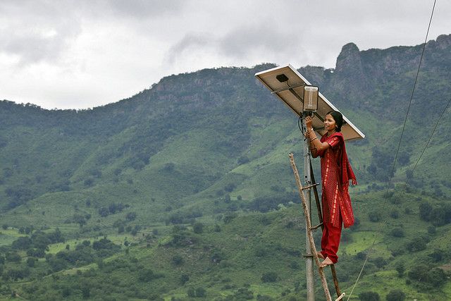 Installing solar-powered lighting in Tinginaput, India. Photo by Abbie Traylor Smith/DFID