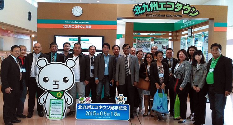 The Philippine delegation visits Ecotown Center in Kitakyushu City, Japan.
