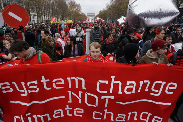 COP21 PROTEST. Hundreds of ‘climate bikers and walkers’ came out in solidarity with the global movement for climate justice early Sunday morning, December 13, in Paris. Photo by Clemente Bautista/Kalikasan PNE