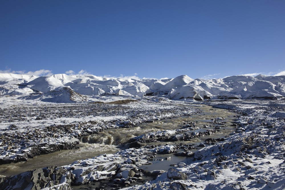 Scientists say the massive snow melt on the Tibetan plateau is one of the telltale indicators of abrupt climate change. In 20 years, the annual average snow cover could fall from 400 kilograms per square metre to a trifling 50kg. Image: Shutterstock